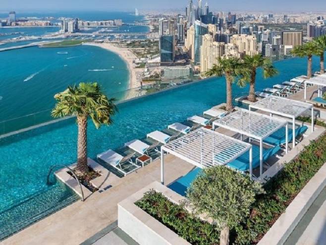 Дубаји- базен на 77. спрату (Фото:Instagram) - 