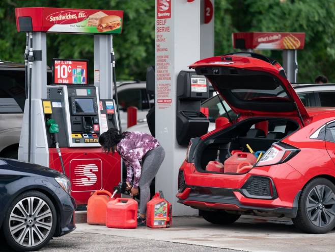 Хаос на бензинским пумпама у Америци (Фото: SEAN RAYFORD/GETTY IMAGES) - 