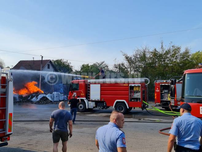 Бања Лука: Гашење пожара у насељу Лазарево - Фото: РТРС