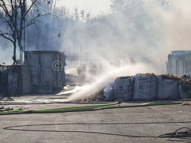 Banjaluka: Lazarevo - požar pod kontrolom (Foto: RTRS)