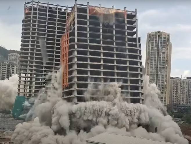 Кина: Рушење небодера - Фото: Screenshot/YouTube
