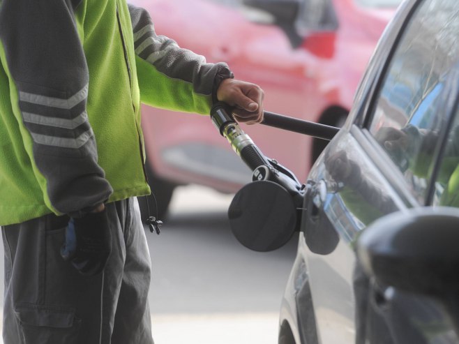 Дизел би могао да поскупи и на 3,80 КМ? Дизел би могао да поскупи и на 3,80 КМ?