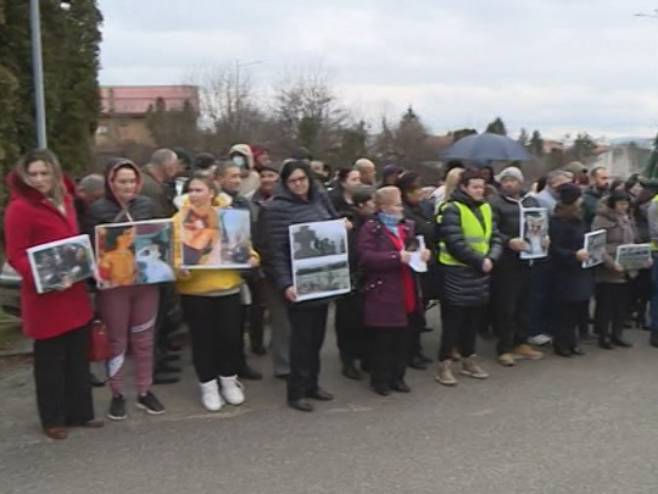 Срби из Подриња на протесту пред Судом БиХ - Фото: РТРС