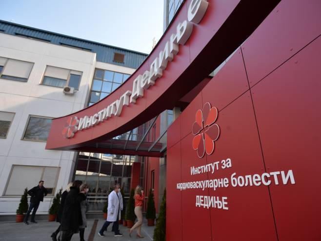 На Институту "Дедиње" изведена прва роботски асистирана операција на срцу На Институту "Дедиње" изведена прва роботски асистирана операција на срцу