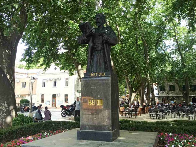 Споменик Његошу у Требињу - Фото: РТРС