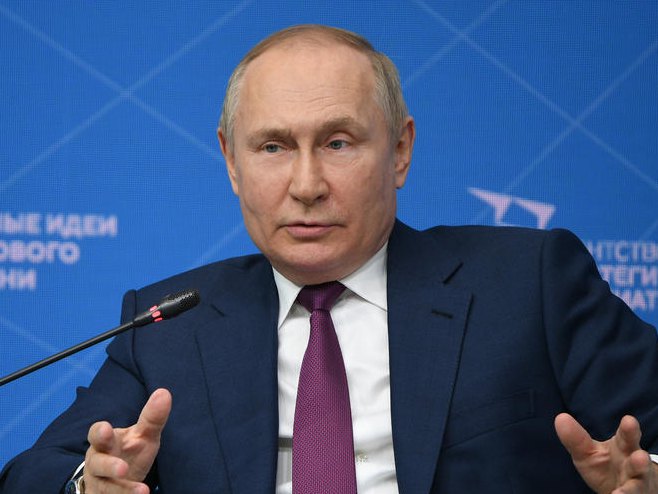 Владимир Путин (Фото: EPA/ALEXEY MAISHEV/KREMLIN POOL) - 