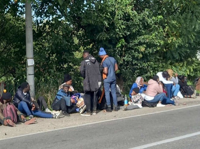 Migranti u Kojčinovcu kod Bijeljine (Foto: RTRS)