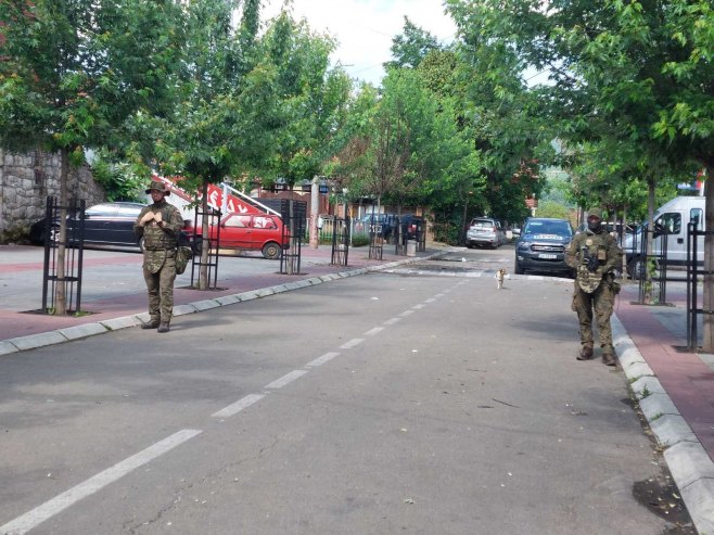 Приштински инспектори у пратњи полиције упали у НИС-ову пумпу у Звечану