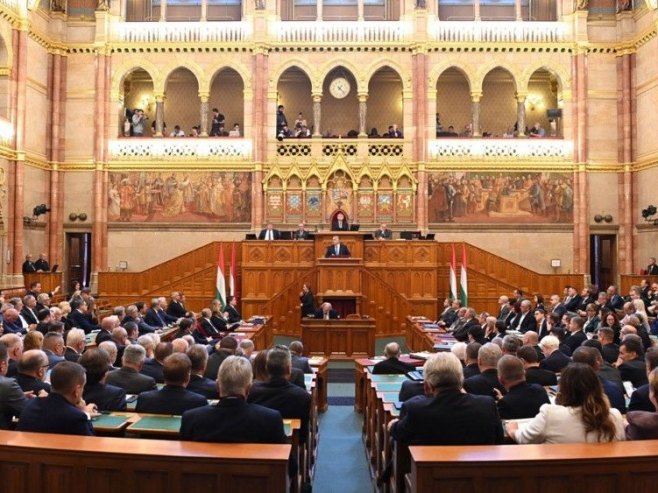 Мађарски парламент (Фото: EPA-EFE/Zoltan Mathe) - 