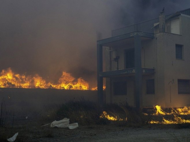 Пожар (Фото:  EPA-EFE/IKONOMOU VASSILIS/илустрација) - 
