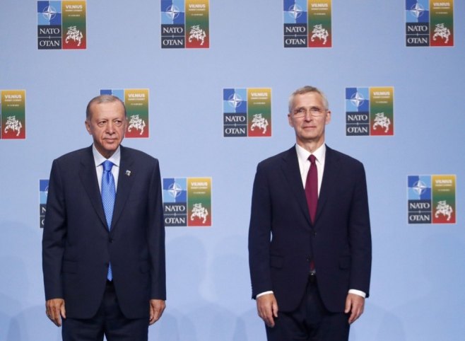 Ердоган и Столтенберг (Фото:  EPA-EFE/TOMS KALNINS) - 