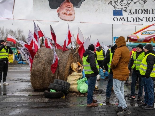Протест пољских пољопривредника на граници са Украјином (Фото: EPA/WOJTEK JARGILO POLAND OUT) - 