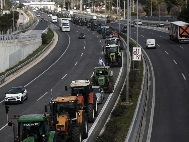 Протест фармера у Грчкој (Фото: EPA-EFE/YANNIS KOLESIDIS) - 