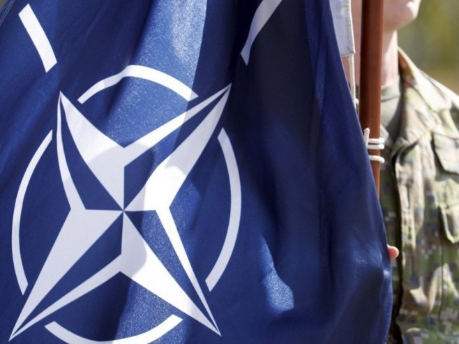 НАТО застава (Фото: EPA-EFE/TOMS KALNINS) - 