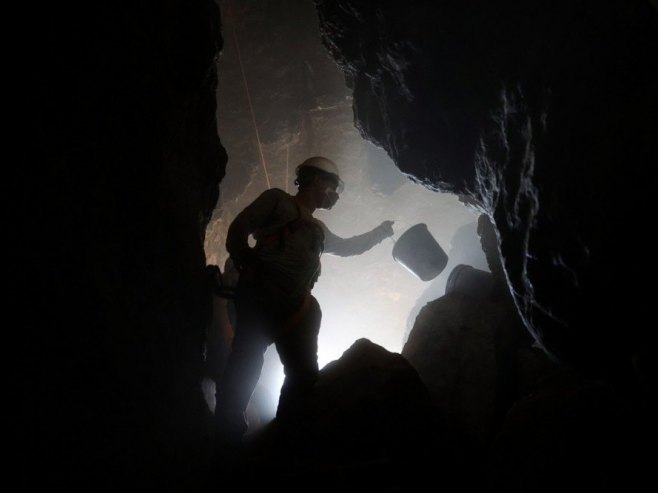 Пећина (Фото: EPA-EFE/ABIR SULTAN/илустрација) - 