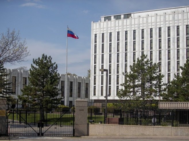 Амбасада Русије у Вашингтону (Фото: EPA-EFE/SHAWN THEW) - 