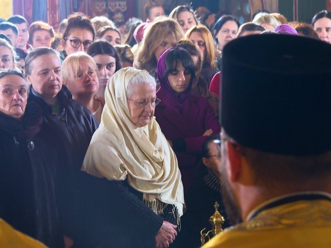 Митрополит Јоаникије служи литургију (фото: TANJUG/ MEDIABIRO) - 