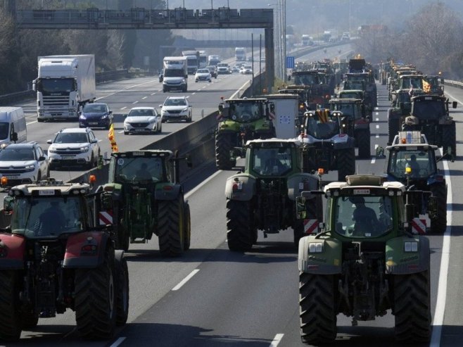 Протести фармера (фото: EPA-EFE/ALEJANDRO GARCIA - илустрација) - 