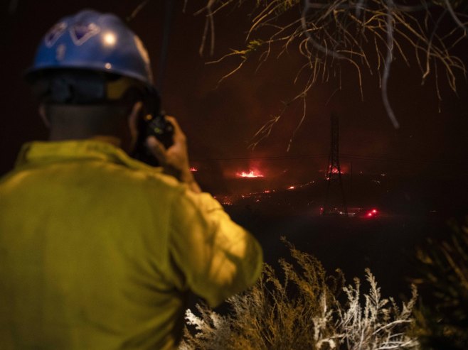 Пожар (Фото: EPA-EFE/CHRISTIAN MONTERROSA/ilustracija) - 