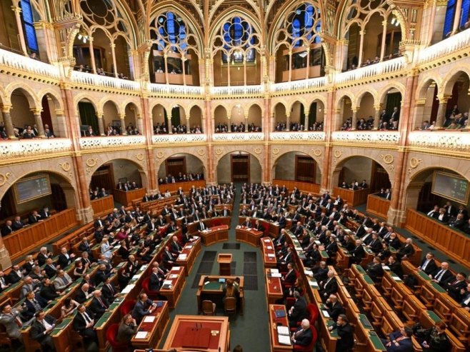 Мађарски парламент (Фото: EPA-EFE/TIBOR ILLYES HUNGARY OUT/илустрација) - 