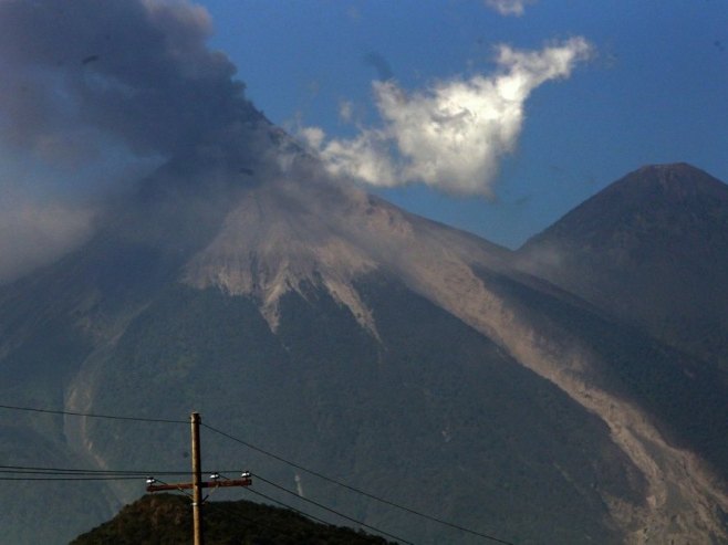 Вулкан (Фото:  EPA/Juan Martinez Espinosa, илустрација) - 