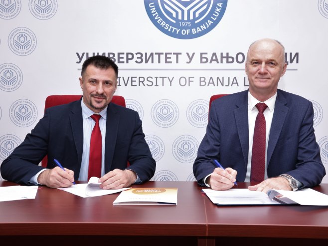 Урошевић и Гајанин потписали уговор - Фото: Уступљена фотографија