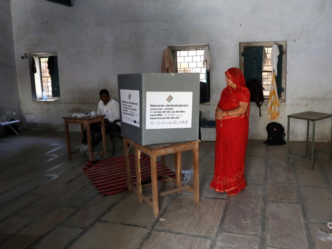 Избори у Индији (Фото: EPA-EFE/RAJAT GUPTA) - 
