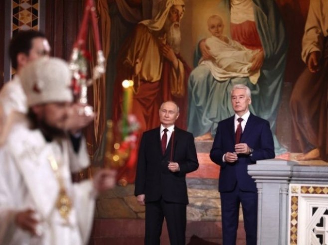 Путин у храму Христа спаситеља, Москва (фото: EPA-EFE/VALERIY SHARIFULIN) - 