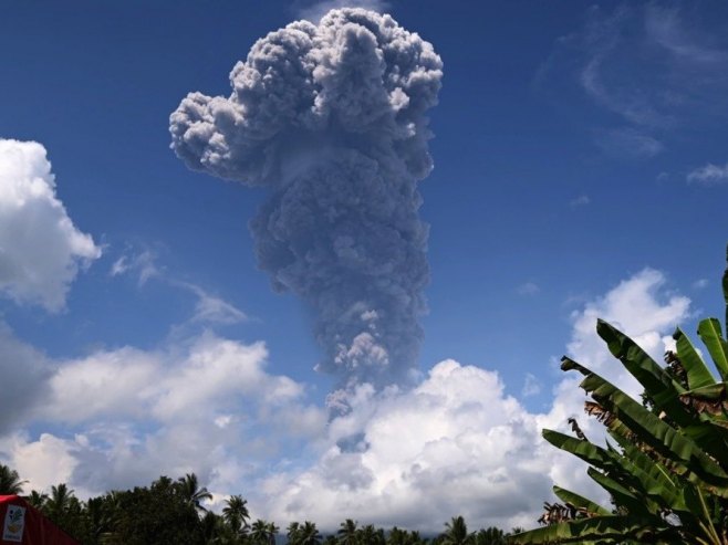 Вулкан Ибу (Фото: EPA-EFE/PVMBG) - 