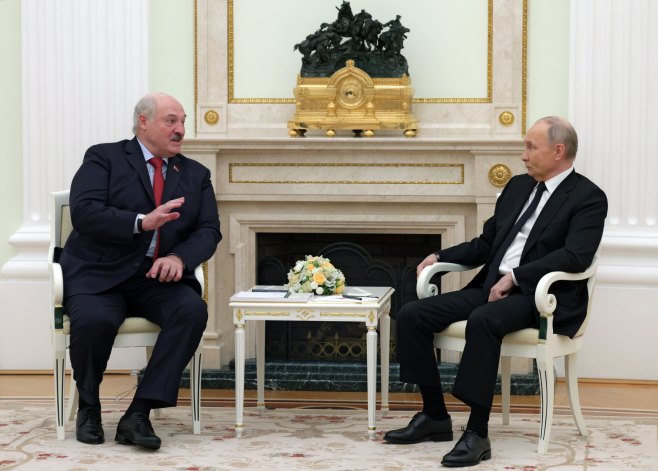 Владимир Путин и Александар Лукашенко (Фото: EPA-EFE/SARAH YENESEL) - 