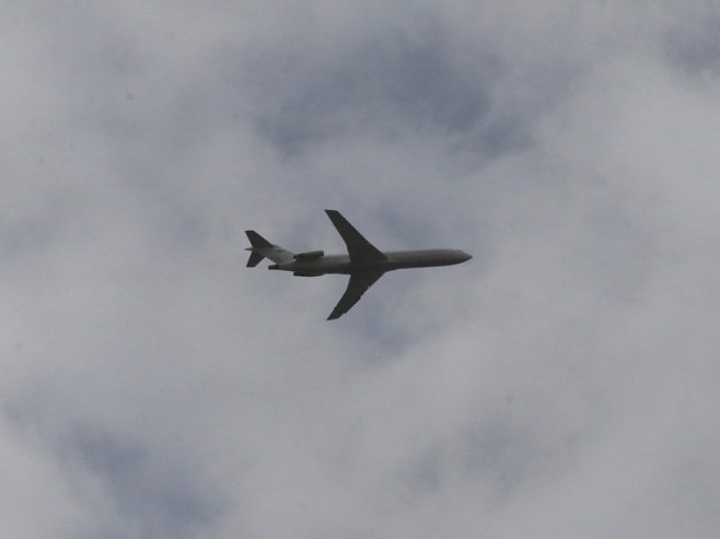 Авион (Фото: EFE/YAHYA ARHAB) - 