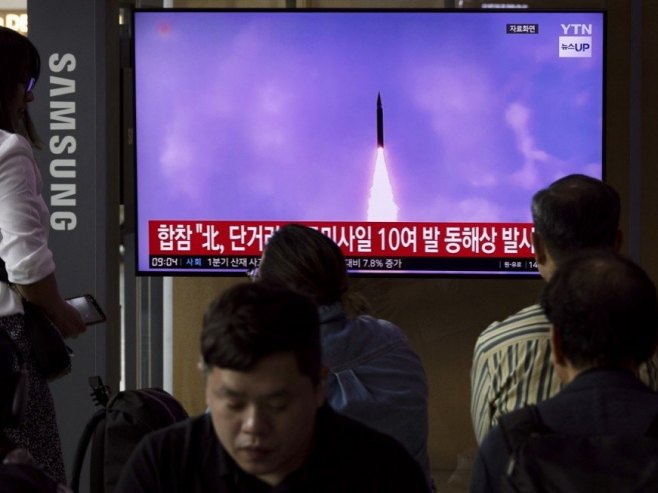 Сјеверна Кореја лансирала ракете (Фото: EPA//JEON HEON-KYUN ALTERNATE TONING AND CROP) - 
