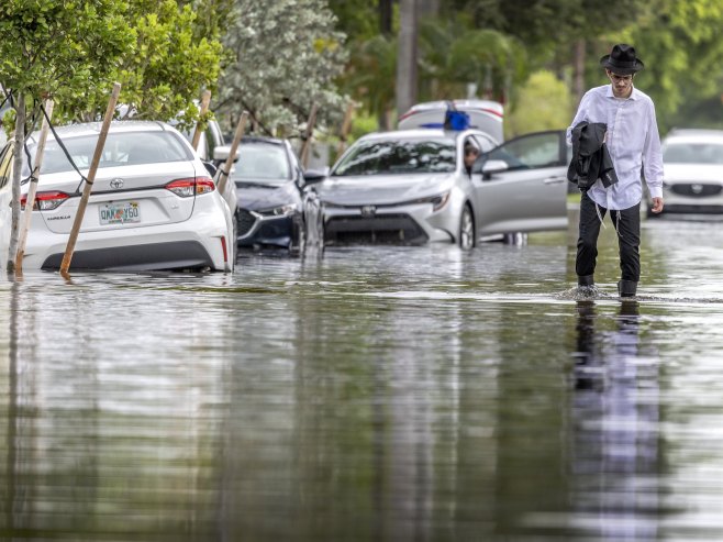 Ванредно стање у дијеловима Флориде због поплава (ВИДЕО)