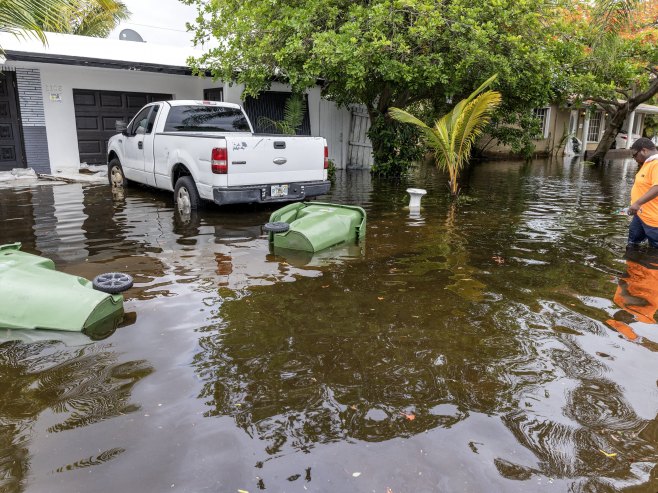 Поплаве на Флориди (Фото: EPA-EFE/CRISTOBAL HERRERA-ULASHKEVICH) - 