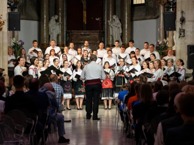 Велики успјех хорова СПД "Јединство" на фестивалу у Братислави (ВИДЕО)