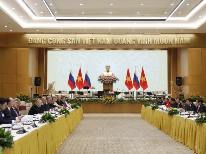 Састанак Путина са делегацијом Владе Вијетнама (Фото: EPA-EFE/LUONG THAI LINH) - 