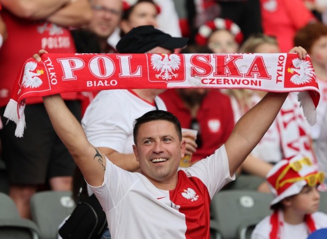Navijači Poljske (Foto: EPA-EFE/HANNIBAL HANSCHKE) 