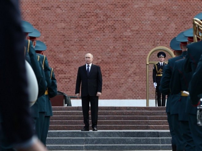 Владимир Путин (фото: EPA-EFE/ALEXANDER KAZAKOV) - 