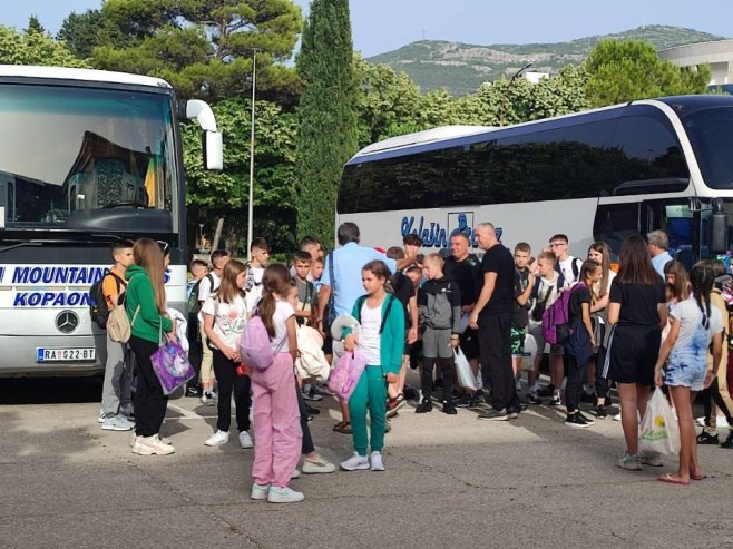 Дјеца са Косова стигли у Требиње - Фото: РТРС