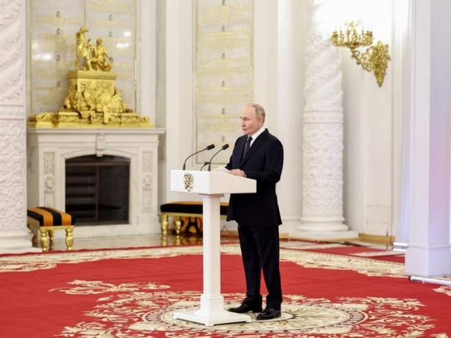 Владимир Путин (фото: EPA-EFE/ALEXANDER KAZAKOV) - 