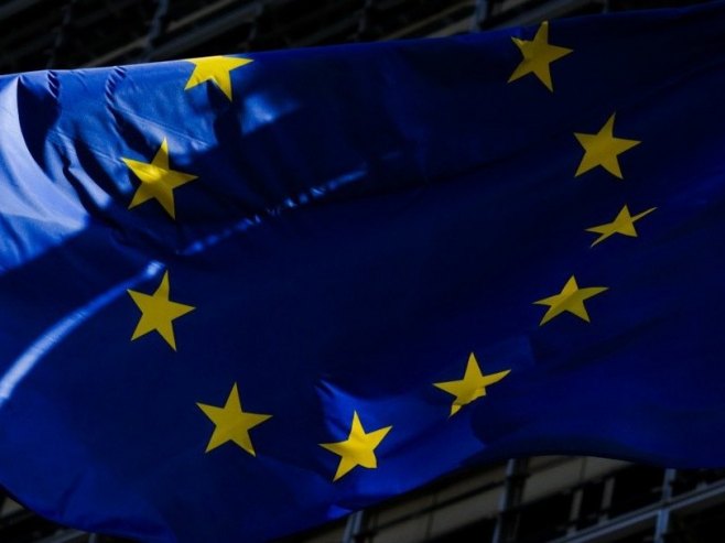 Застава ЕУ (Фото: EPA-EFE/OLIVIER HOSLET/илустрација) - 