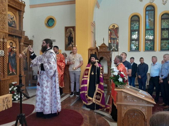 Језеро: Епископ Сергије служио парастос погинулим борцима