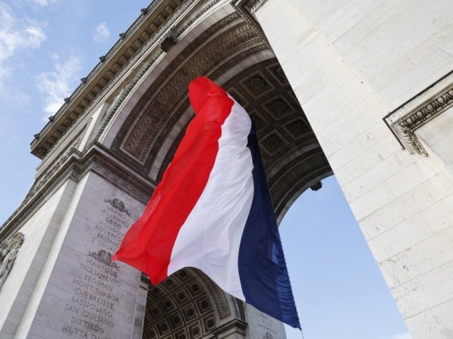 Застава Француске (Фото: EPA-EFE/LUDOVIC MARIN) - 