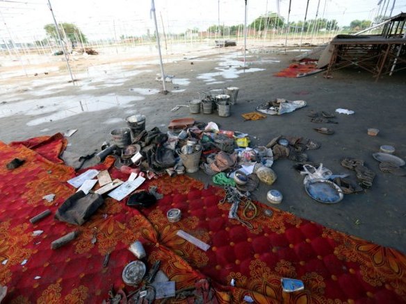 Најмање 121 особа погинула у стампеду на верском скупу у Индији