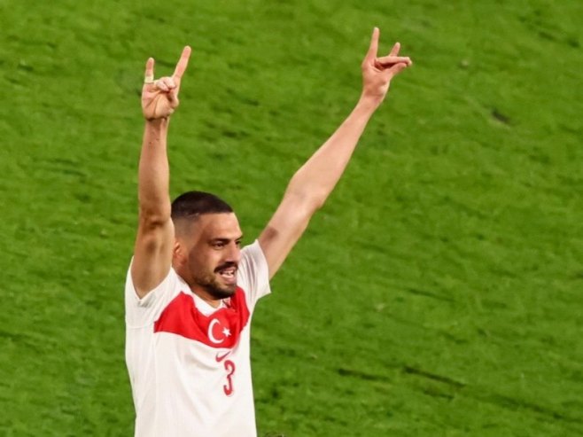 УЕФА покренула истрагу против турског фудбалера Демирала због начина прославе гола