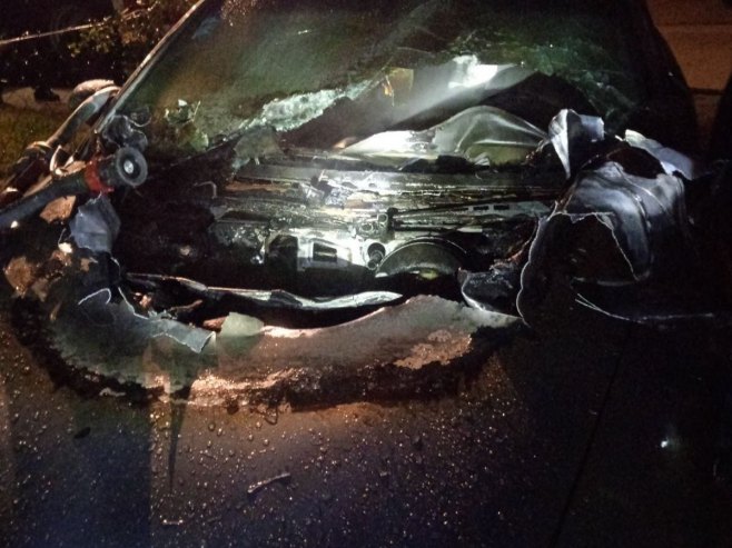 Запаљен аутомобил (Фото: Ватрогасно-спасилачка бригада Бањалука) - 