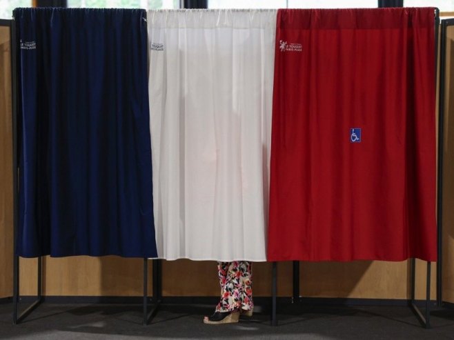 Избори у Француској (фото: EPA-EFE/MOHAMMED BADRA) - 