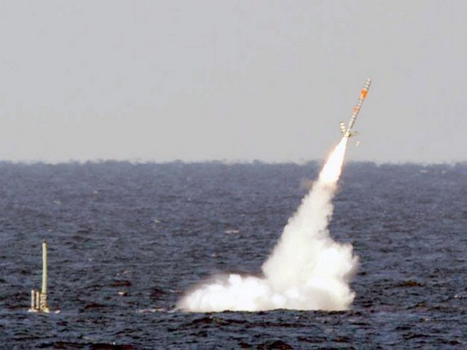 Ракета Томахавк (Фото: EPA/U.S. Navy HANDOUT) - 