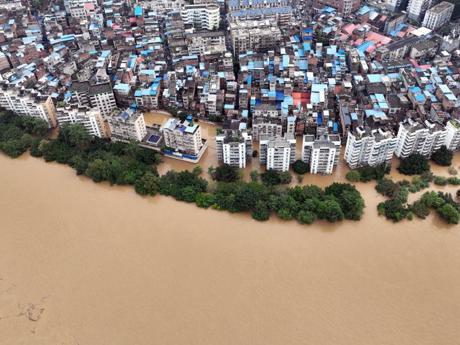 Поплаве у Кини (Фото: EPA-EFE/XINHUA / Huang Xiaobang) - 