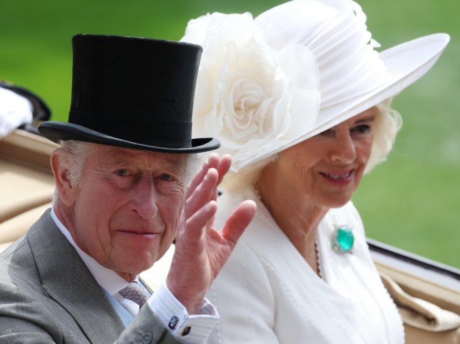 Краљ Чарлс и краљица Камила (Фото: EPA-EFE/NEIL HALL) - 